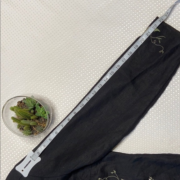 𝅺RELATIVITY black embroidered linen Asian style top - Picture 2 of 7